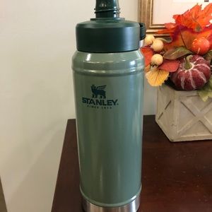 Stable 25 ounce water bottle